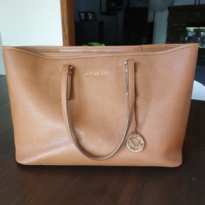 Michael Kors Large Tote in Luggage